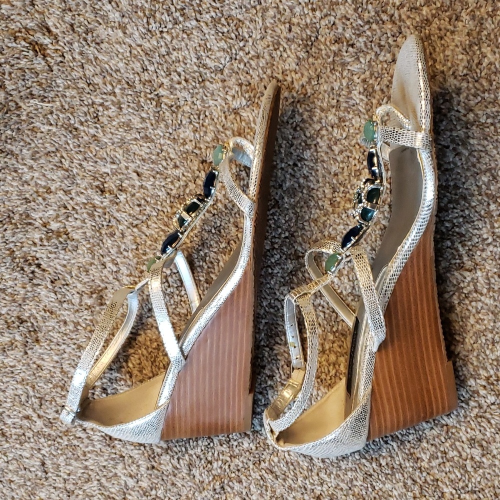 Silver jeweled low wedge whbm sandals sz 10 'Nezhra' - Picture 4 of 9
